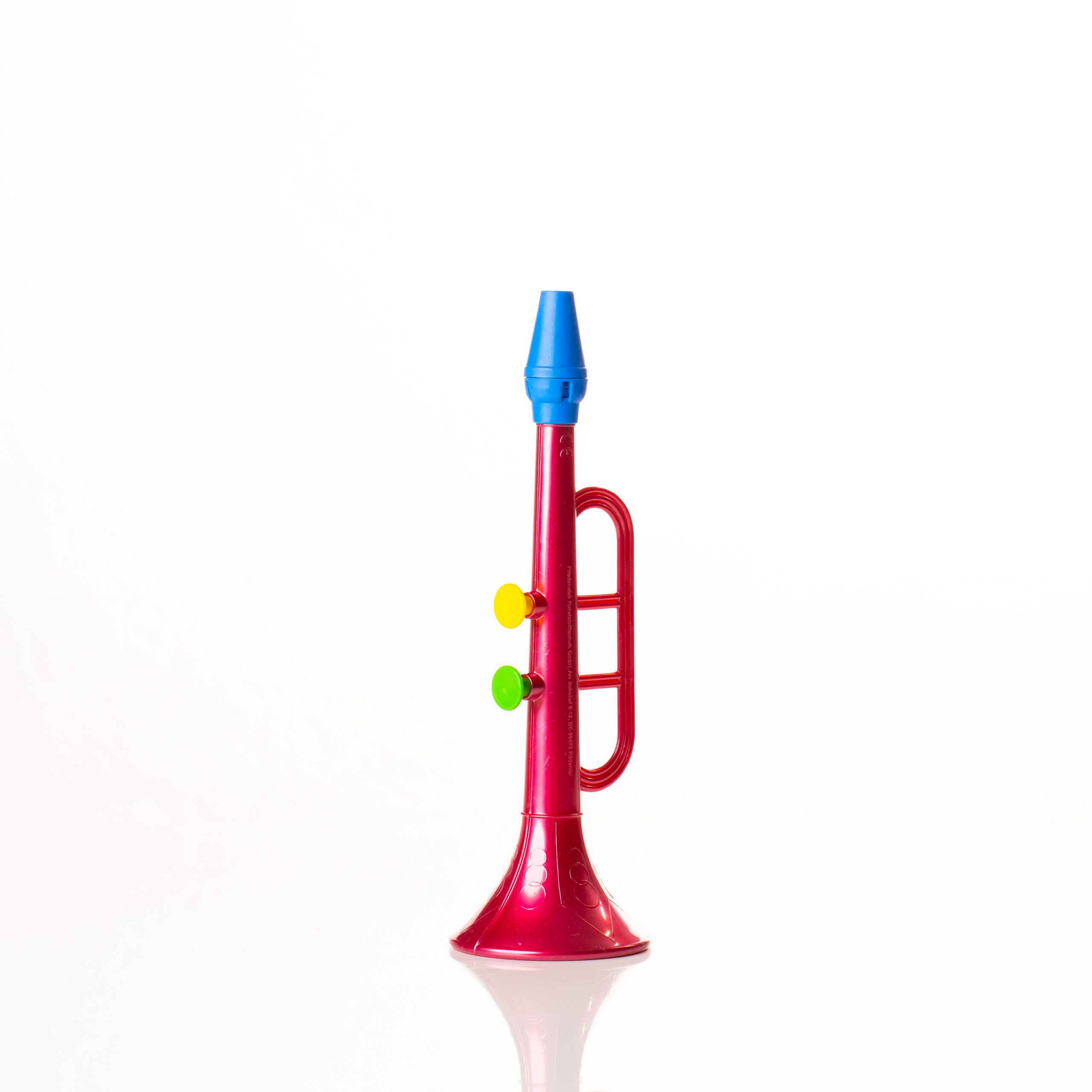 Bunte Kunststofftrompete mit metallic-rotem Korpus. Hergestellt von Friedenstab Kunststofftechnik.